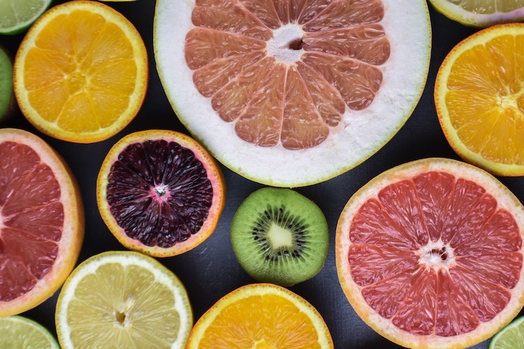 Alimentation jambes légères: ces denrées qui font du bien à nos gambettes 3 Aliments circulation veineuse2 libellasocks.com